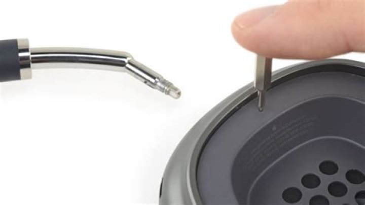 AirPods Max teardown reveals secret customization feature