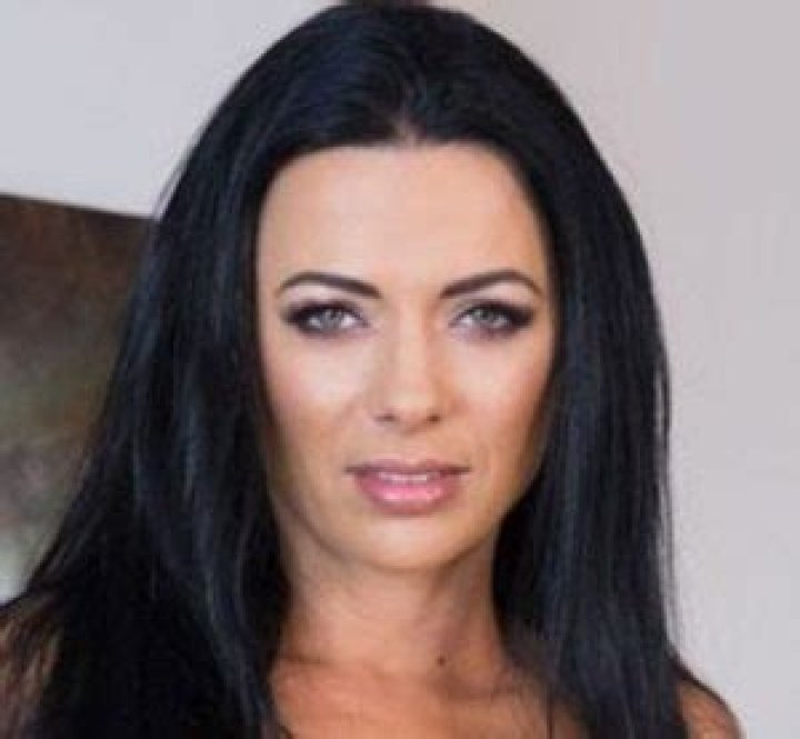 Shalina Devine Biography, Age, Height, Family, Wiki & More